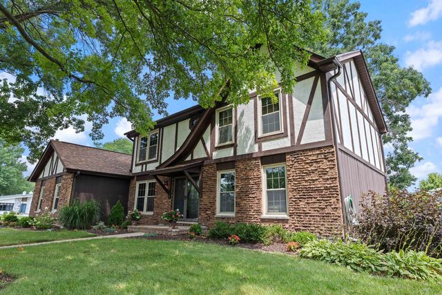 1902 Gigi Lane, Darien, IL 60561