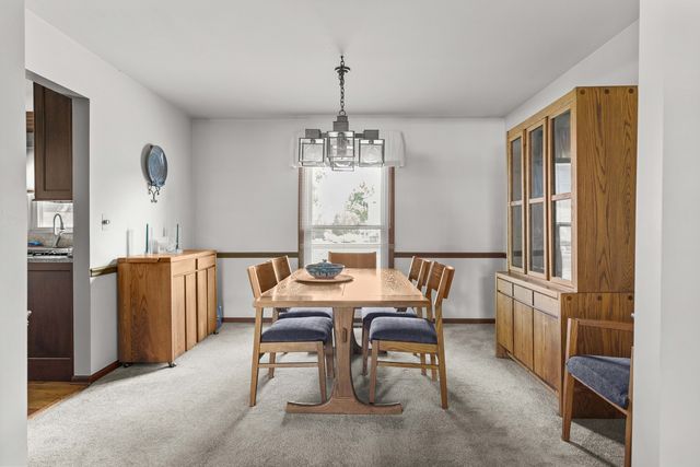 1902 Gigi Lane, Darien, IL 60561