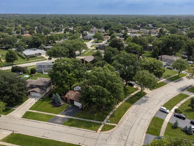 1902 Gigi Lane, Darien, IL 60561