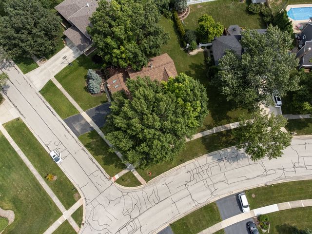 1902 Gigi Lane, Darien, IL 60561