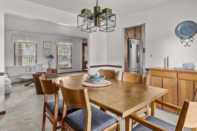 1902 Gigi Lane, Darien, IL 60561
