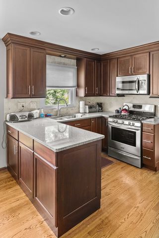 1902 Gigi Lane, Darien, IL 60561
