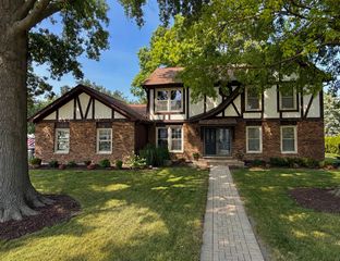 1902 Gigi Lane, Darien, IL 60561