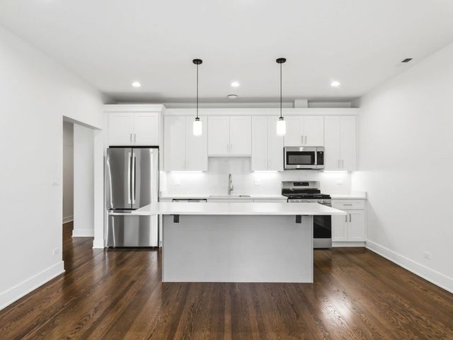 6914 N Sheridan Road 1, Chicago, IL 60626