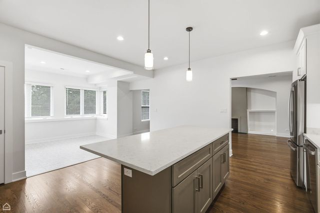 6914 N Sheridan Road 1, Chicago, IL 60626