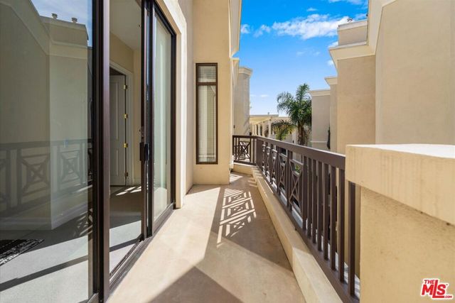 11847 Gorham Avenue 403, Los Angeles, CA 90049