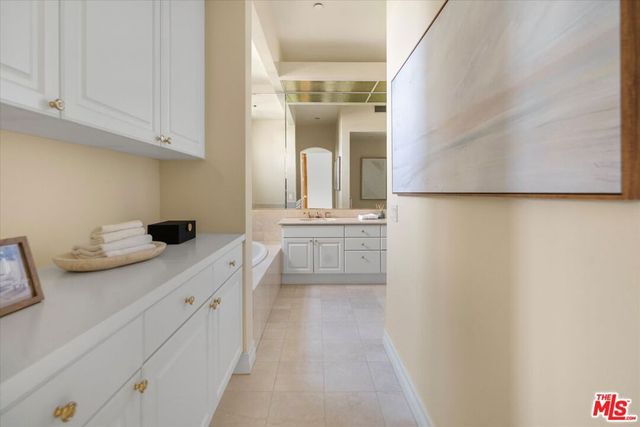 11847 Gorham Avenue 403, Los Angeles, CA 90049