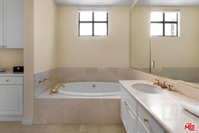 11847 Gorham Avenue 403, Los Angeles, CA 90049