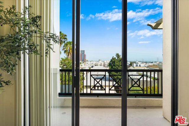 11847 Gorham Avenue 403, Los Angeles, CA 90049