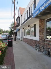 3 N BROOKSIDE RD #SUITE D, Springfield, PA 19064