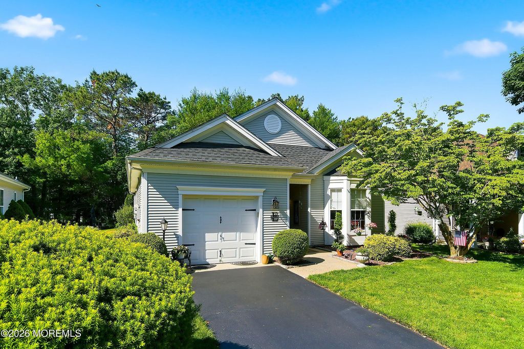 4 April Springs Court, Lakewood, NJ 08701