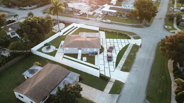 3240 SW 17th Street, Fort Lauderdale, FL 33312