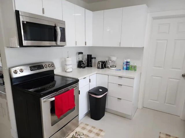 3240 SW 17th Street, Fort Lauderdale, FL 33312