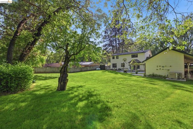 21695 Water Oak Dr, Sonora, CA 95370