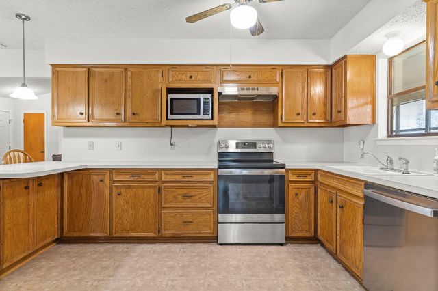 830 Live Oak TRL, Liberty Hill, TX 78642