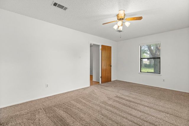 830 Live Oak TRL, Liberty Hill, TX 78642