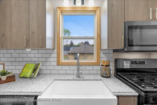 219 E Harris Street, Lansing, MI 48906