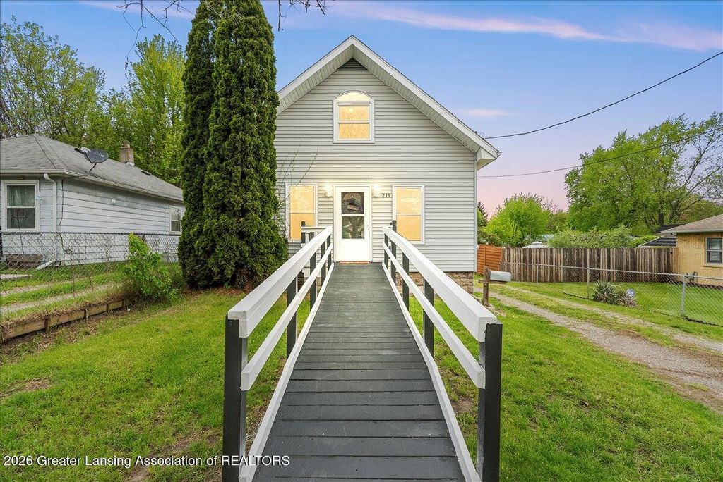 219 E Harris Street, Lansing, MI 48906