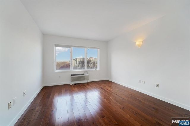 3118 City Place, Edgewater, NJ 07020