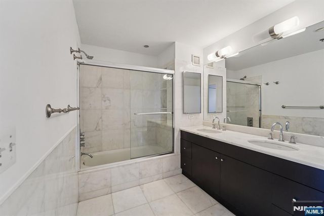 3118 City Place, Edgewater, NJ 07020