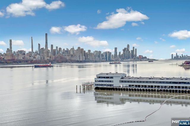 3118 City Place, Edgewater, NJ 07020