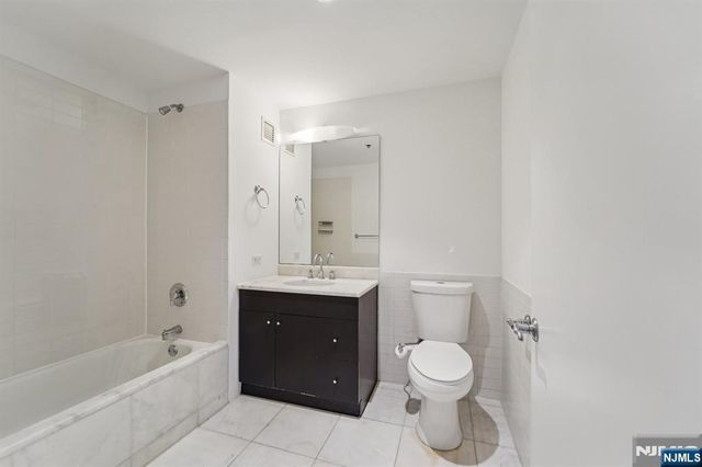 3118 City Place, Edgewater, NJ 07020