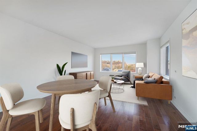 3118 City Place, Edgewater, NJ 07020