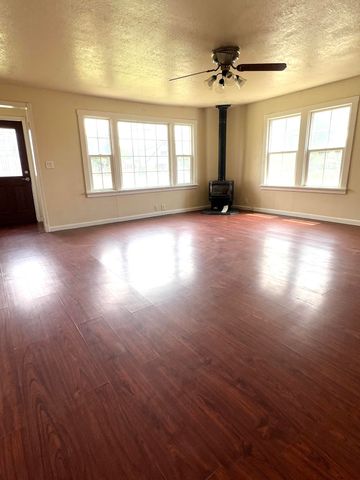 4702 Summers Lane, Klamath Falls, OR 97603