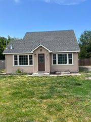 4702 Summers Lane, Klamath Falls, OR 97603