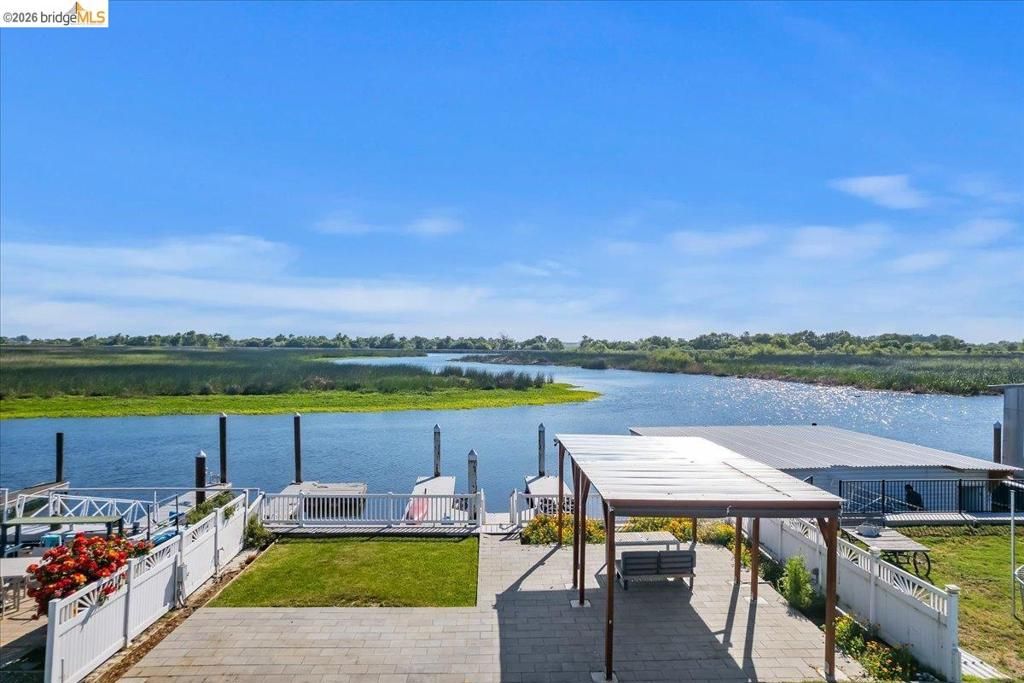 Image 2 of property listing at 5218 Sandmound Blvd, Oakley, CA 94561