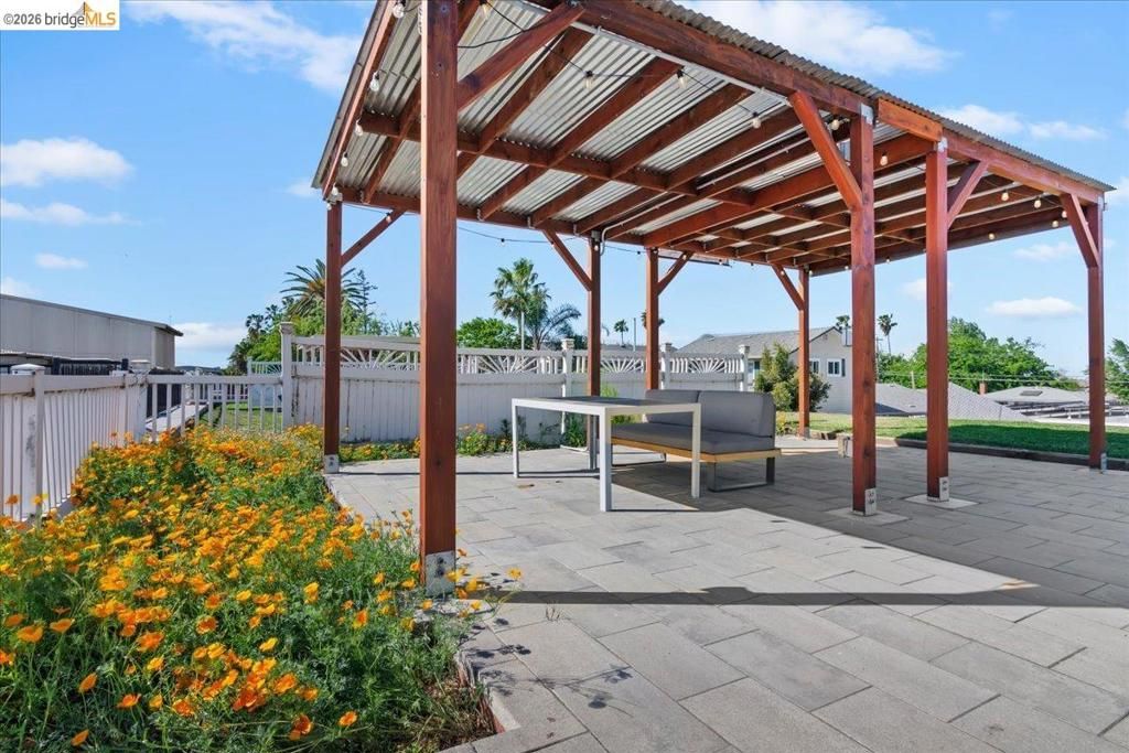 Image 5 of property listing at 5218 Sandmound Blvd, Oakley, CA 94561