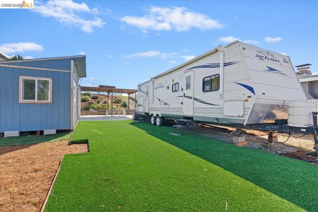 Image 7 of property listing at 5218 Sandmound Blvd, Oakley, CA 94561