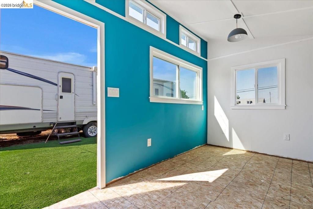 Image 9 of property listing at 5218 Sandmound Blvd, Oakley, CA 94561
