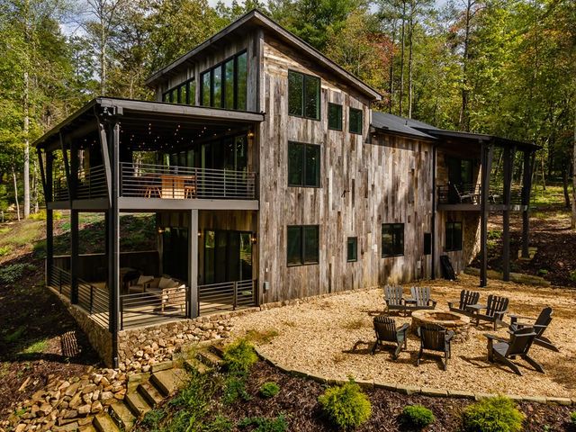 107 Cool Creek Trail, Blue Ridge, GA 30513