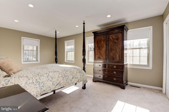 5720 CROWNLEIGH CT, Burke, VA 22015