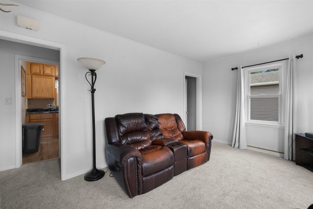 423 9th Ave, Minot, ND 58701