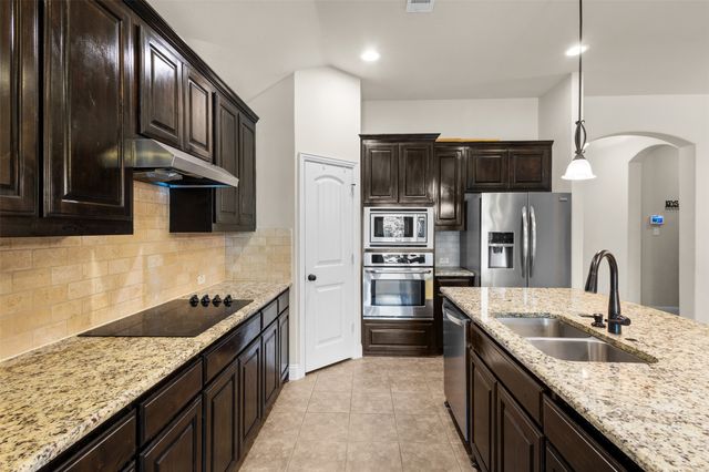 913 Abbey Lane, Midlothian, TX 76065