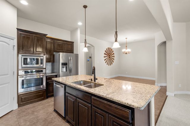 913 Abbey Lane, Midlothian, TX 76065