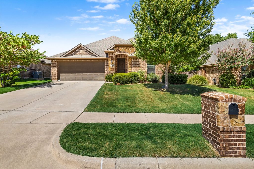 913 Abbey Lane, Midlothian, TX 76065
