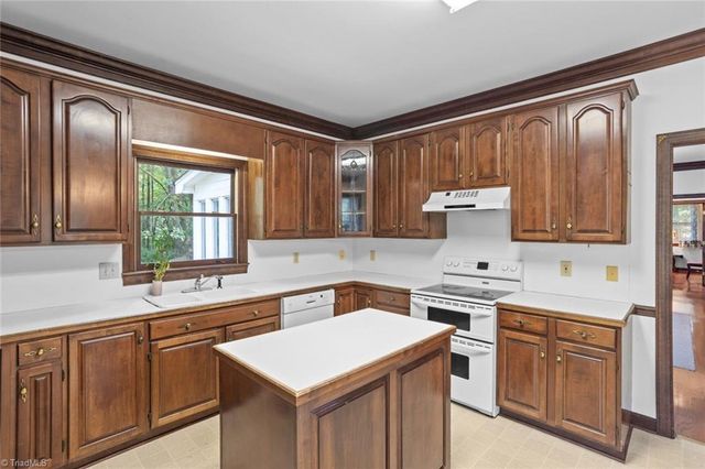 114 Willoughby Park Drive, High Point, NC 27265
