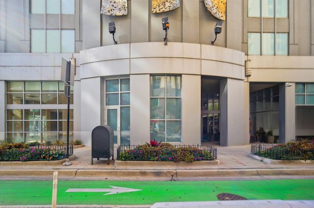 600 N Dearborn Street 1812, Chicago, IL 60654