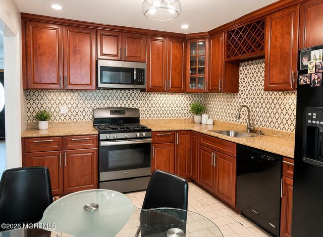 58 Thorne Lane, Matawan, NJ 07747