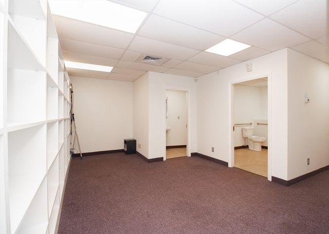 9 Stafford St, Worcester, MA 01603