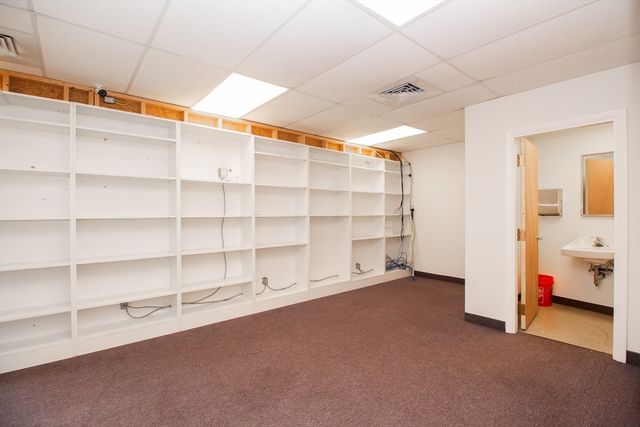 9 Stafford St, Worcester, MA 01603