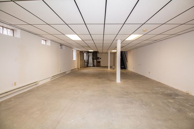 9 Stafford St, Worcester, MA 01603