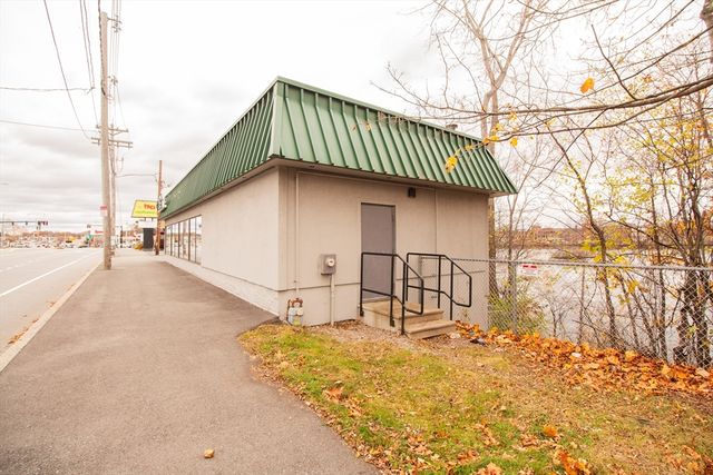 9 Stafford St, Worcester, MA 01603