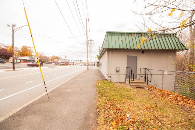 9 Stafford St, Worcester, MA 01603