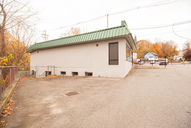 9 Stafford St, Worcester, MA 01603