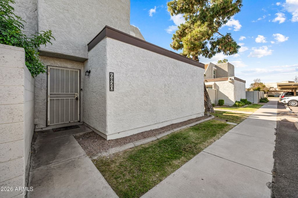 6820 S Snyder Lane, Tempe, AZ 85283
