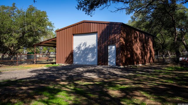 2444 PURGATORY RD, New Braunfels, TX 78132